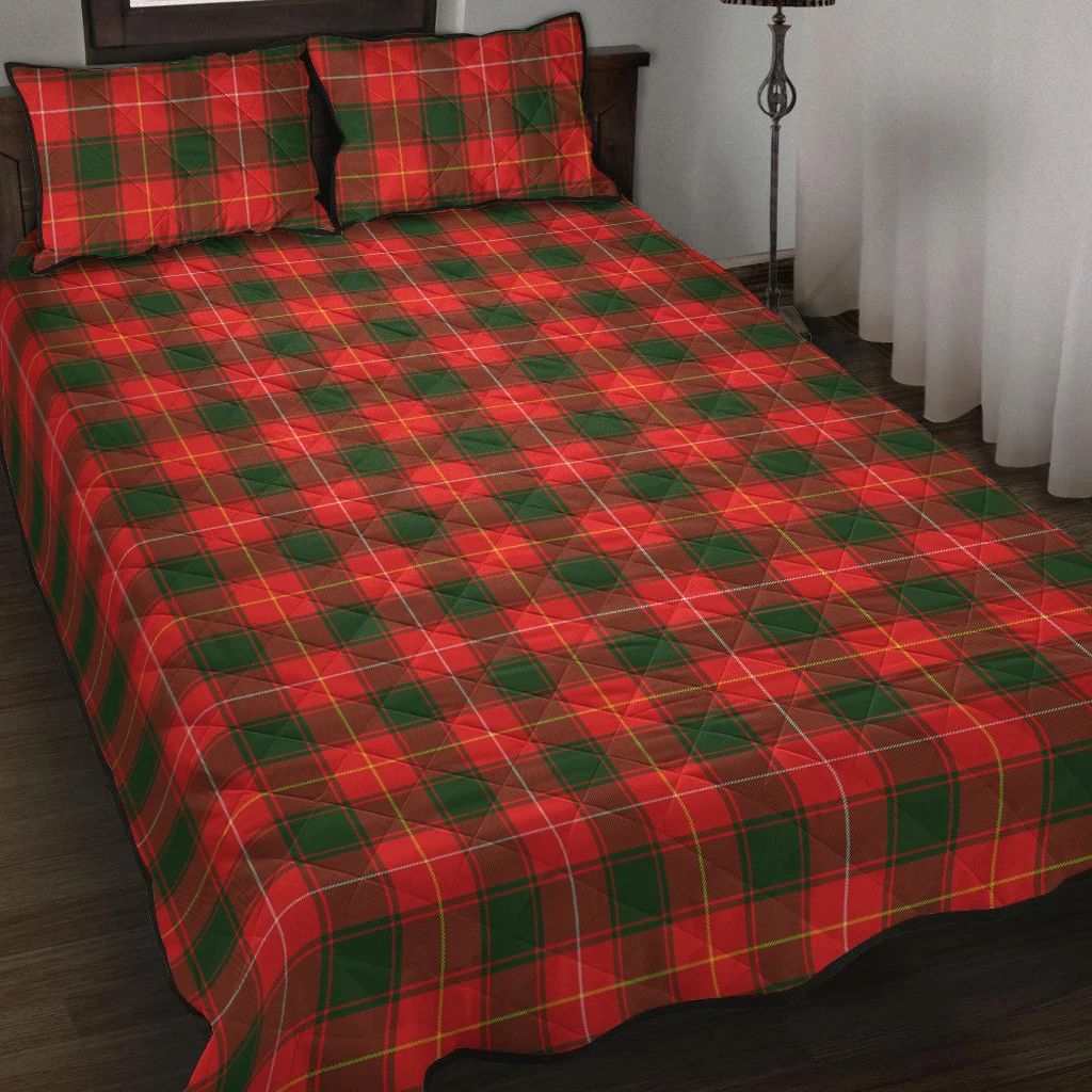 MacFie Tartan Crest Premium Quilt - Gold Thistle Style