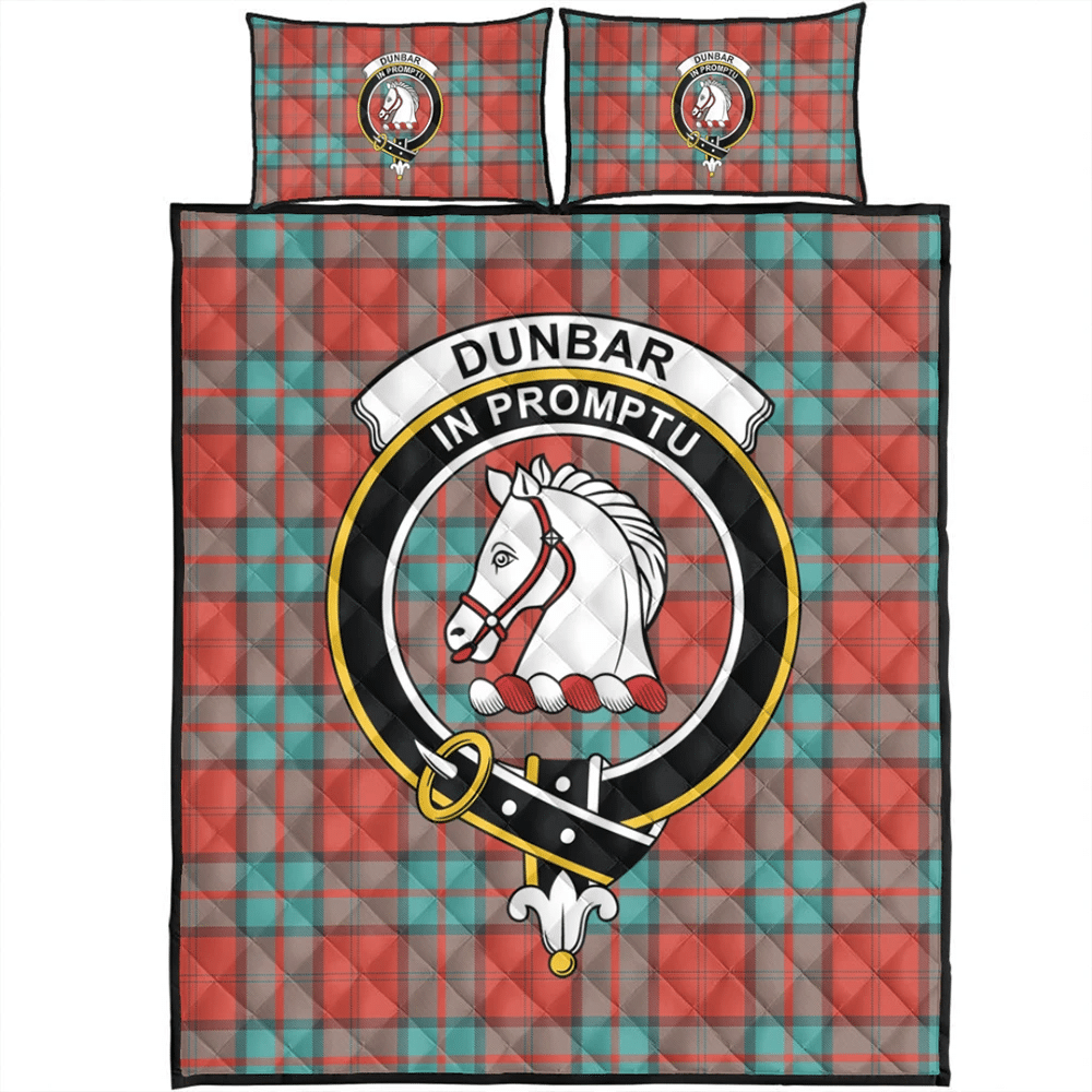 Sempill Tartan Crest Quilt main image 1