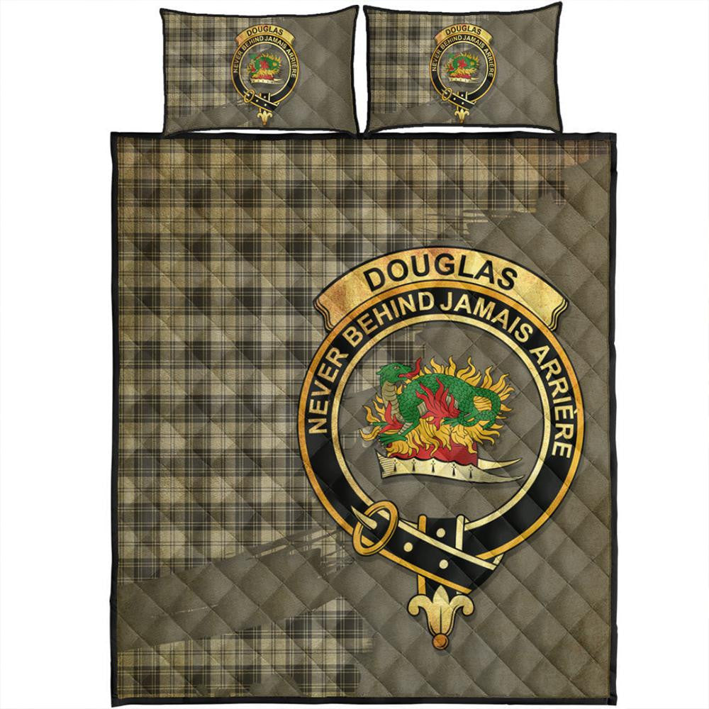Gray Tartan Crest Quilt Bed Set main image 1