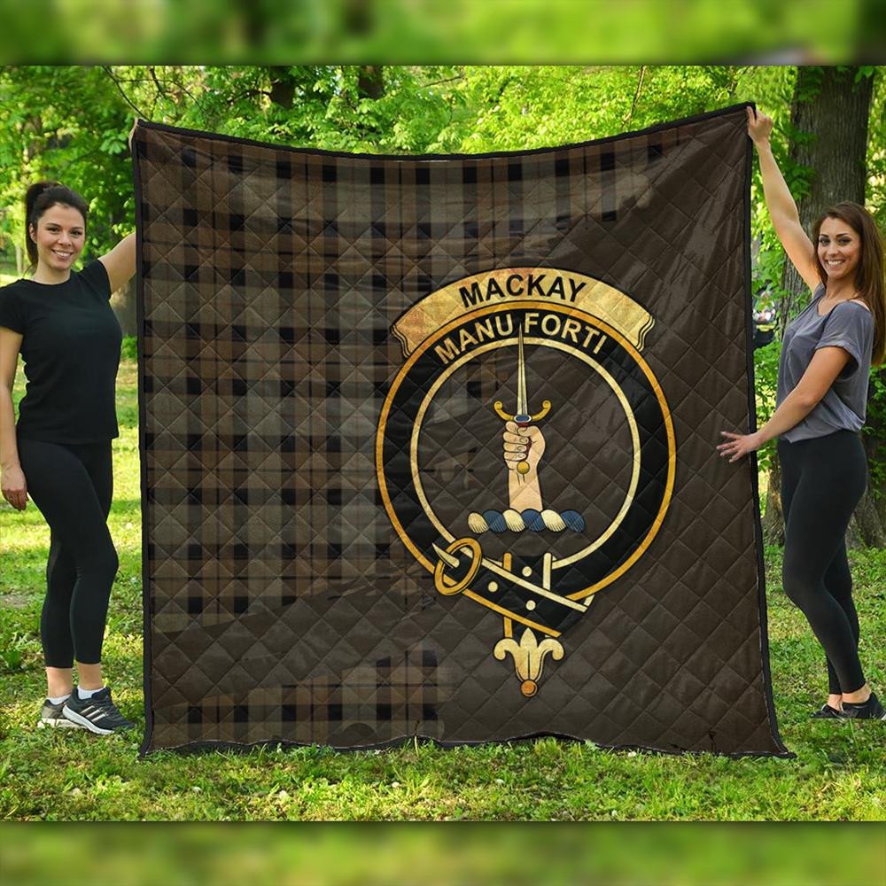 MacKintosh Hunting Weathered Tartan Crest Quilt