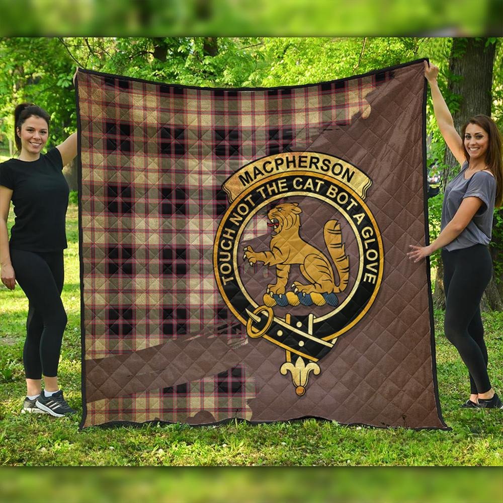 MacNicol Hunting Tartan Crest Quilt main image 0