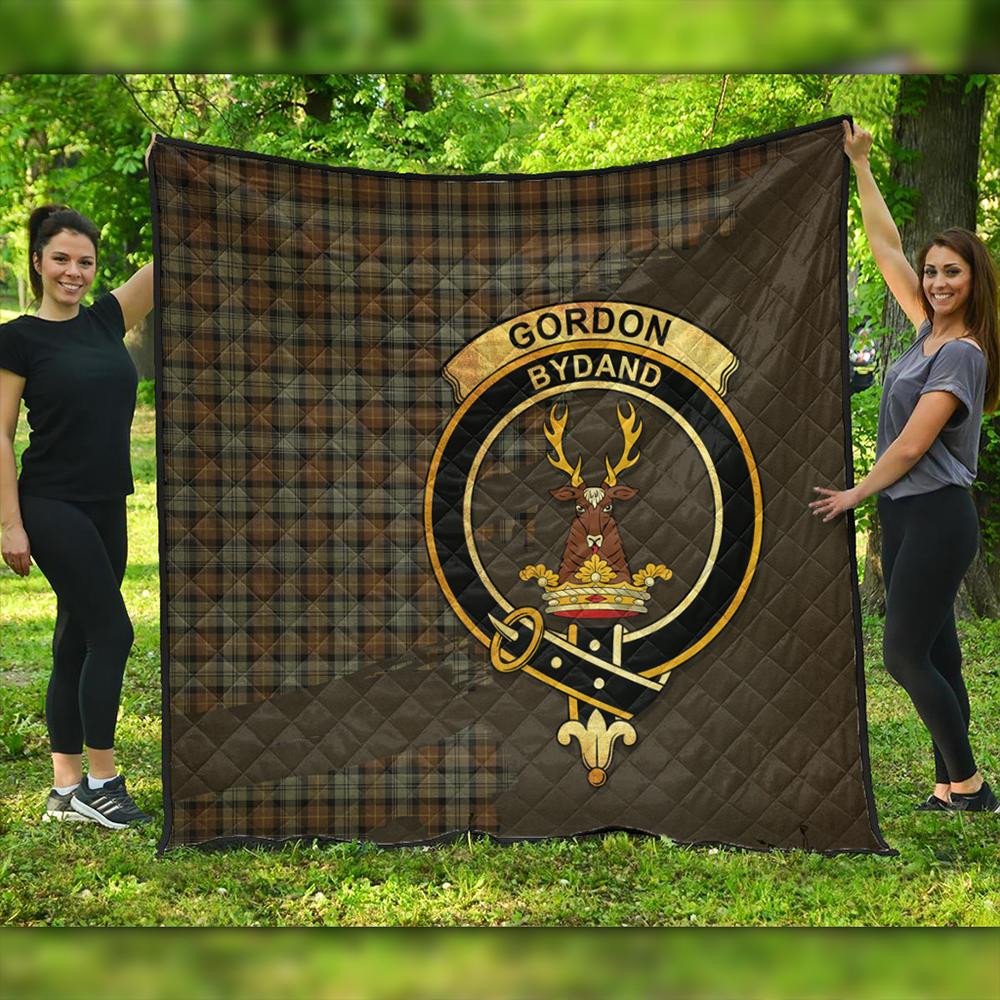 Gordon Modern Tartan Crest Quilt main image 0