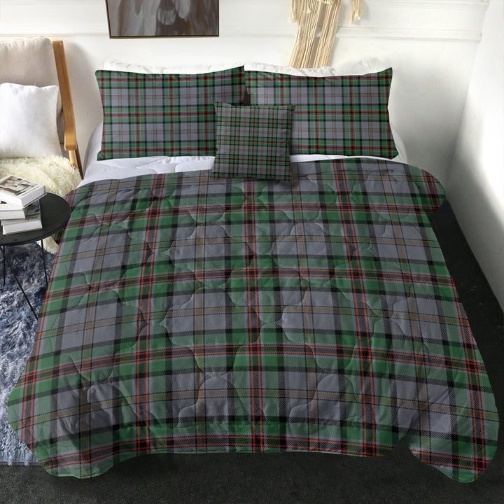 Dinwoodie Ancient Clan Badge Tartan Comforter