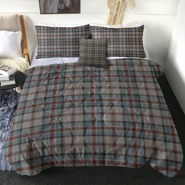 Dinwoodie Weathered Clan Badge Tartan Comforter