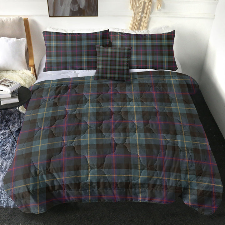 Huntly Gordon Gathering 2000 Weathered Clan Badge Tartan Comforter