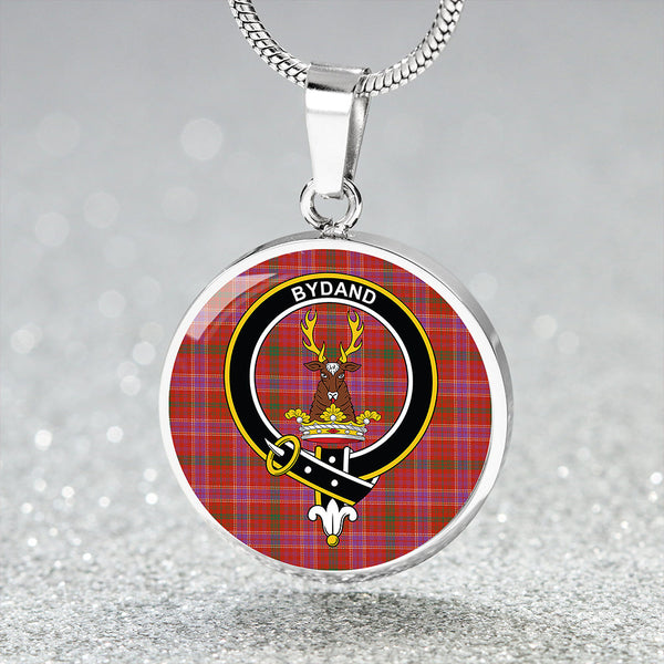 Huntly District (Marchioness of Huntly) Ancient Clan Badge Tartan Classic Circle Necklace