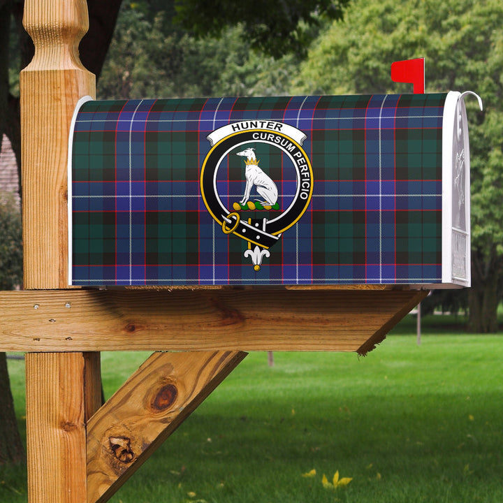 Hunter Modern Clan Badge Classic Tartan Mailbox Cover